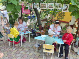 Отмечаем праздник Святой Троицы в духе казачьих традиций Отмечаем праздник Святой Троицы в духе казачьих традиций.